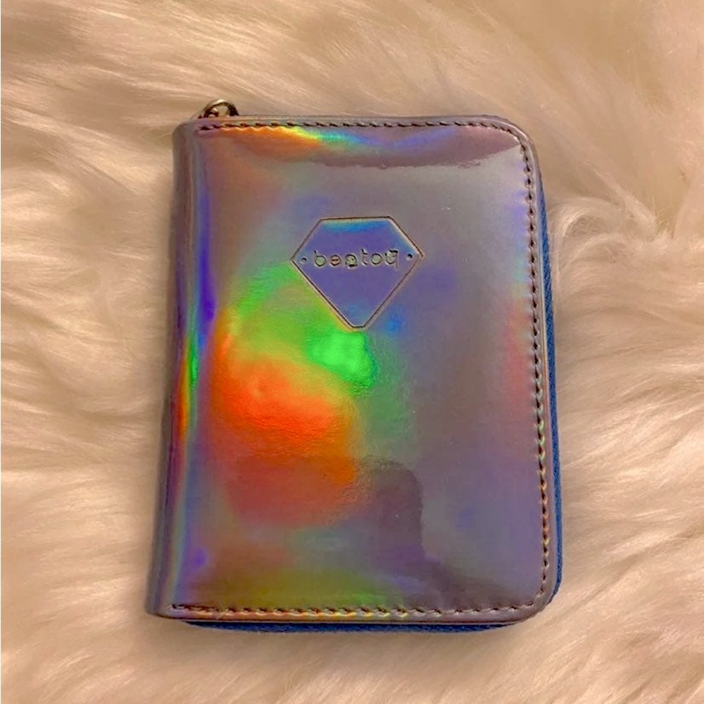 Holographic Zip Up Wallet NWOT